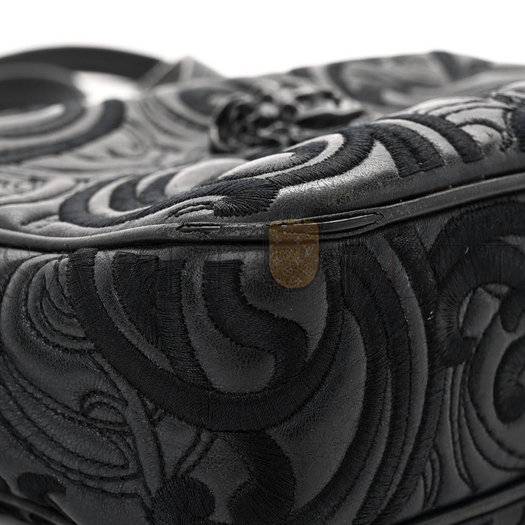 VERSACE NAPPA EMBROIDERED BAROQUE PALAZZO CAMERA BAG BLACK (21*15*6cm) VERSACE NAPPA EMBROIDERED BAROQUE PALAZZO CAMERA BAG BLACK (21*15*6cm)